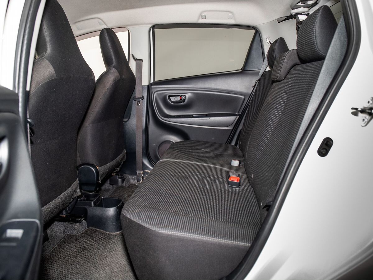 Toyota Vitz 2018 - фото автомобиля