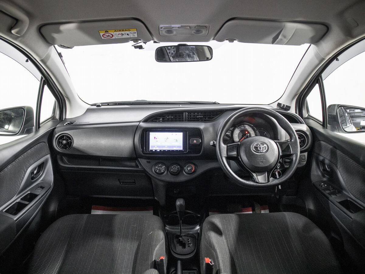 Toyota Vitz 2018 - фото автомобиля