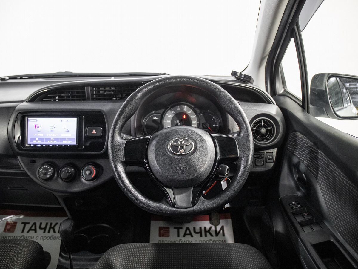 Toyota Vitz 2018 - фото автомобиля