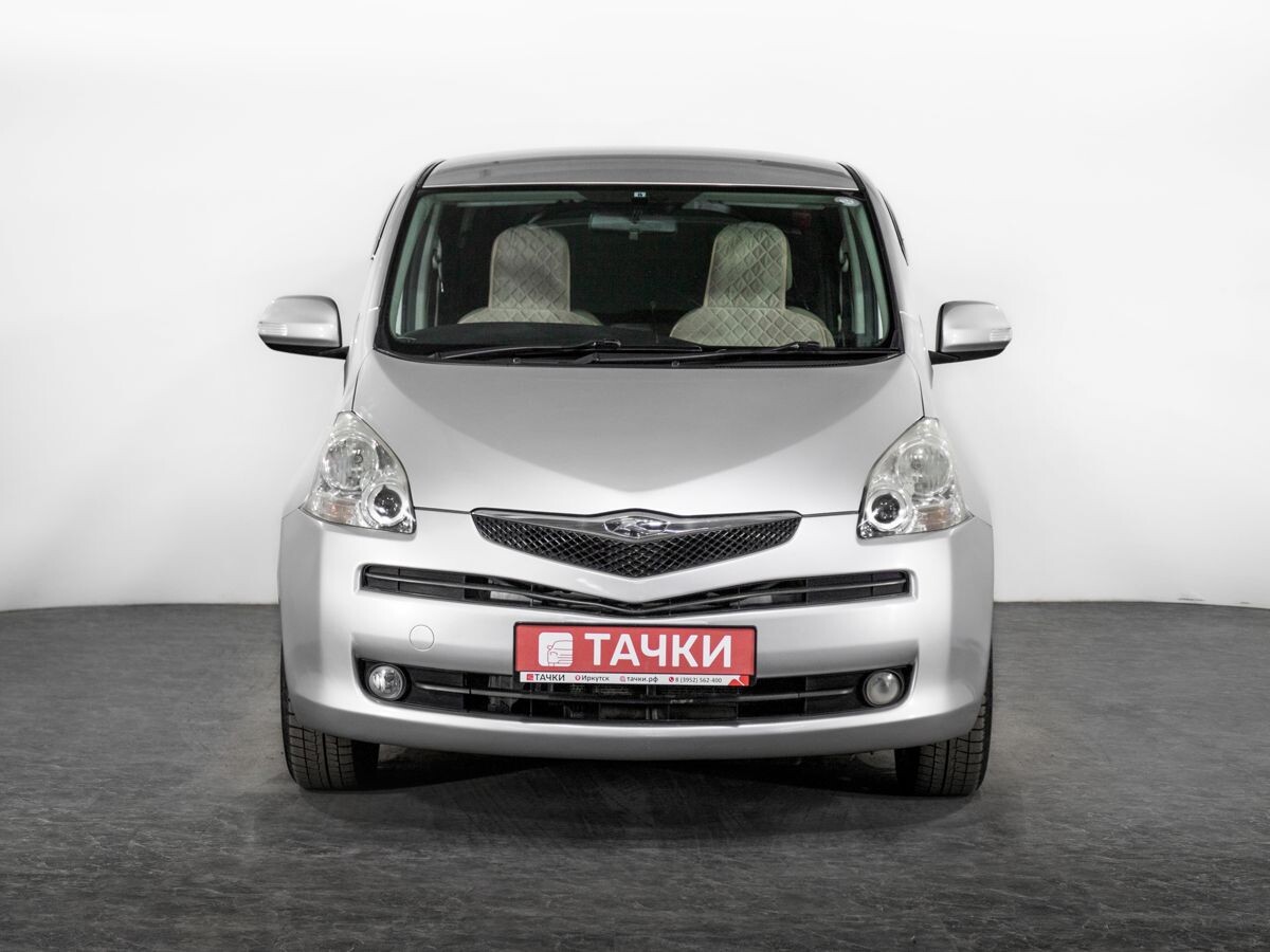 Toyota Ractis 2010 - фото автомобиля