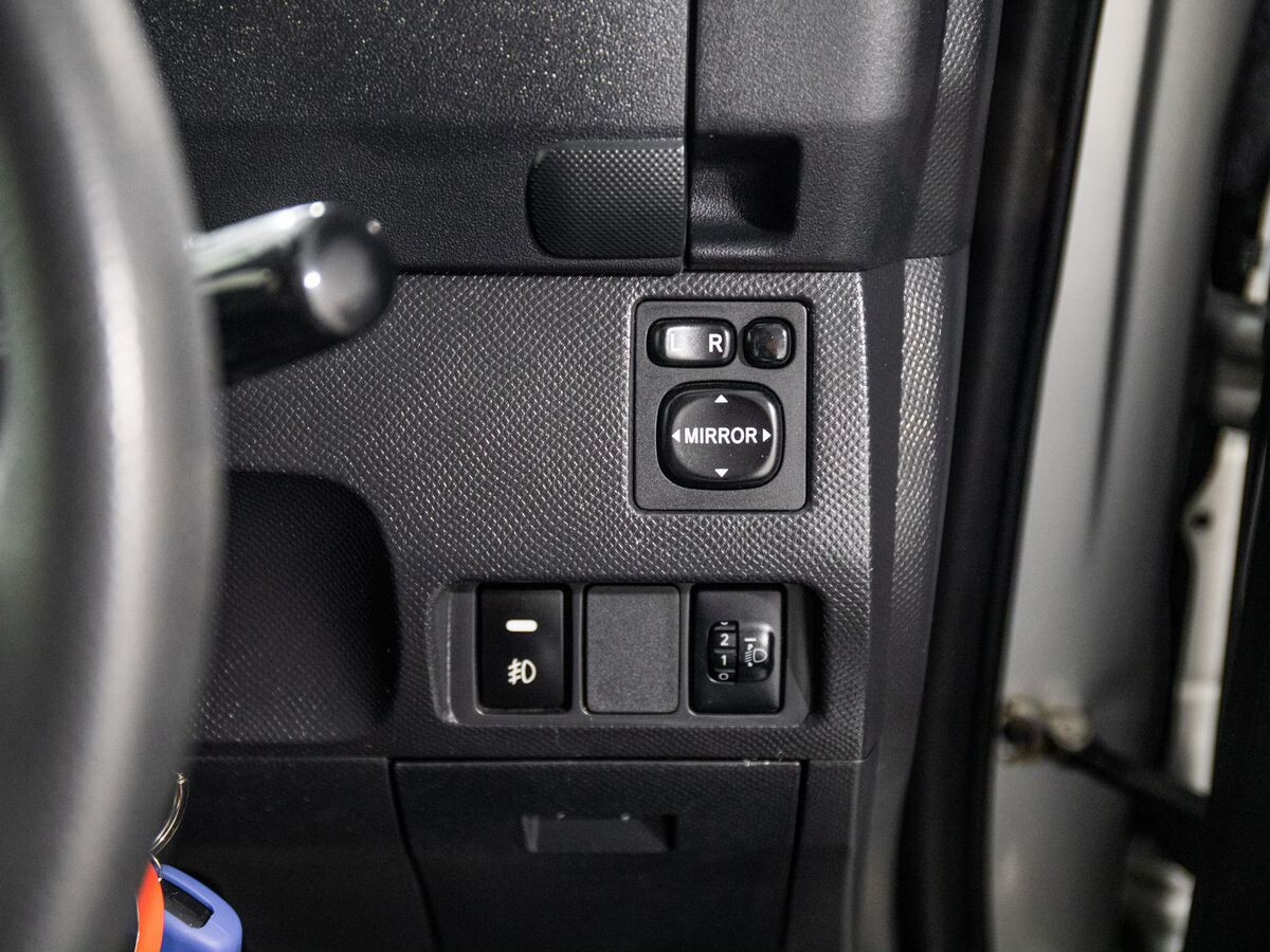 Toyota Ractis 2010 - фото автомобиля