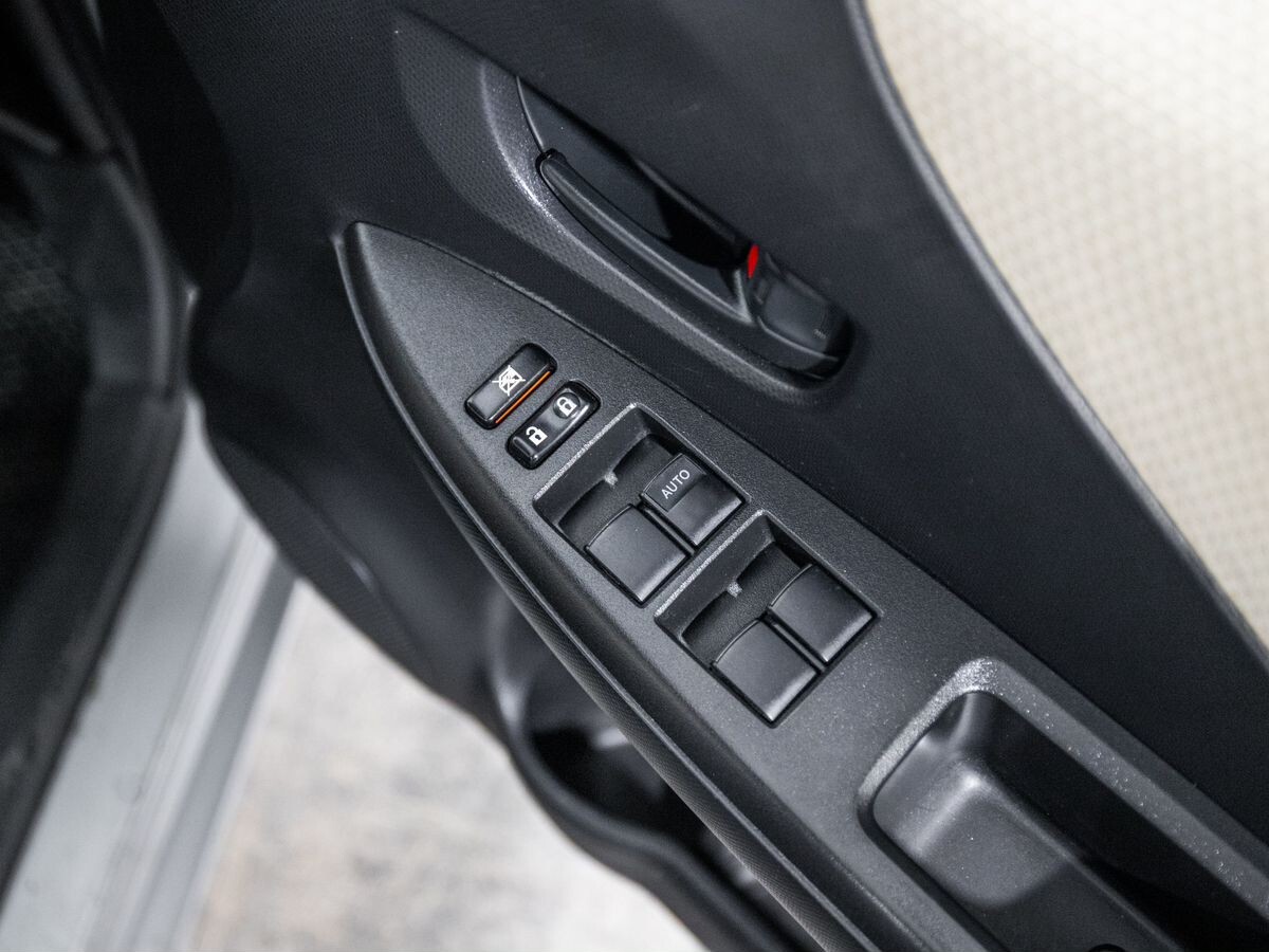 Toyota Ractis 2010 - фото автомобиля