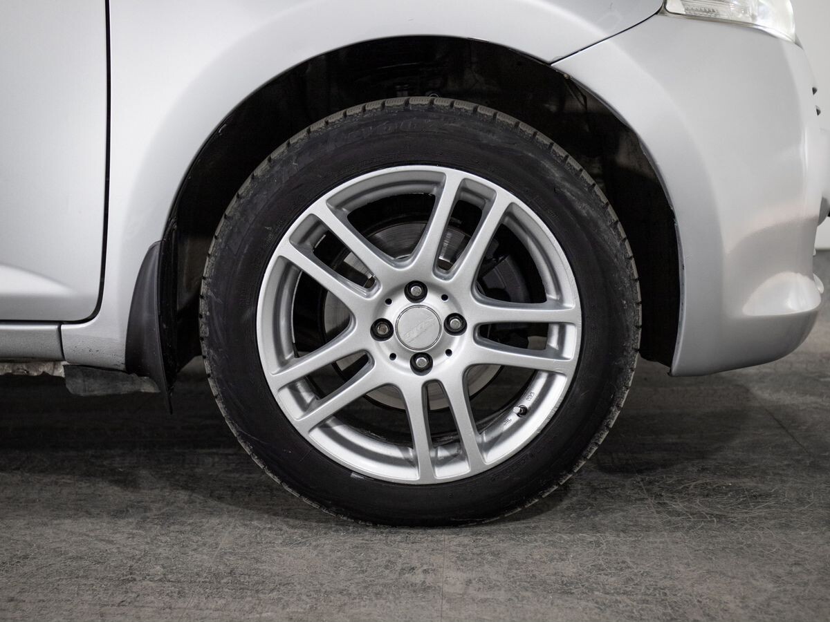 Toyota Ractis 2010 - фото автомобиля