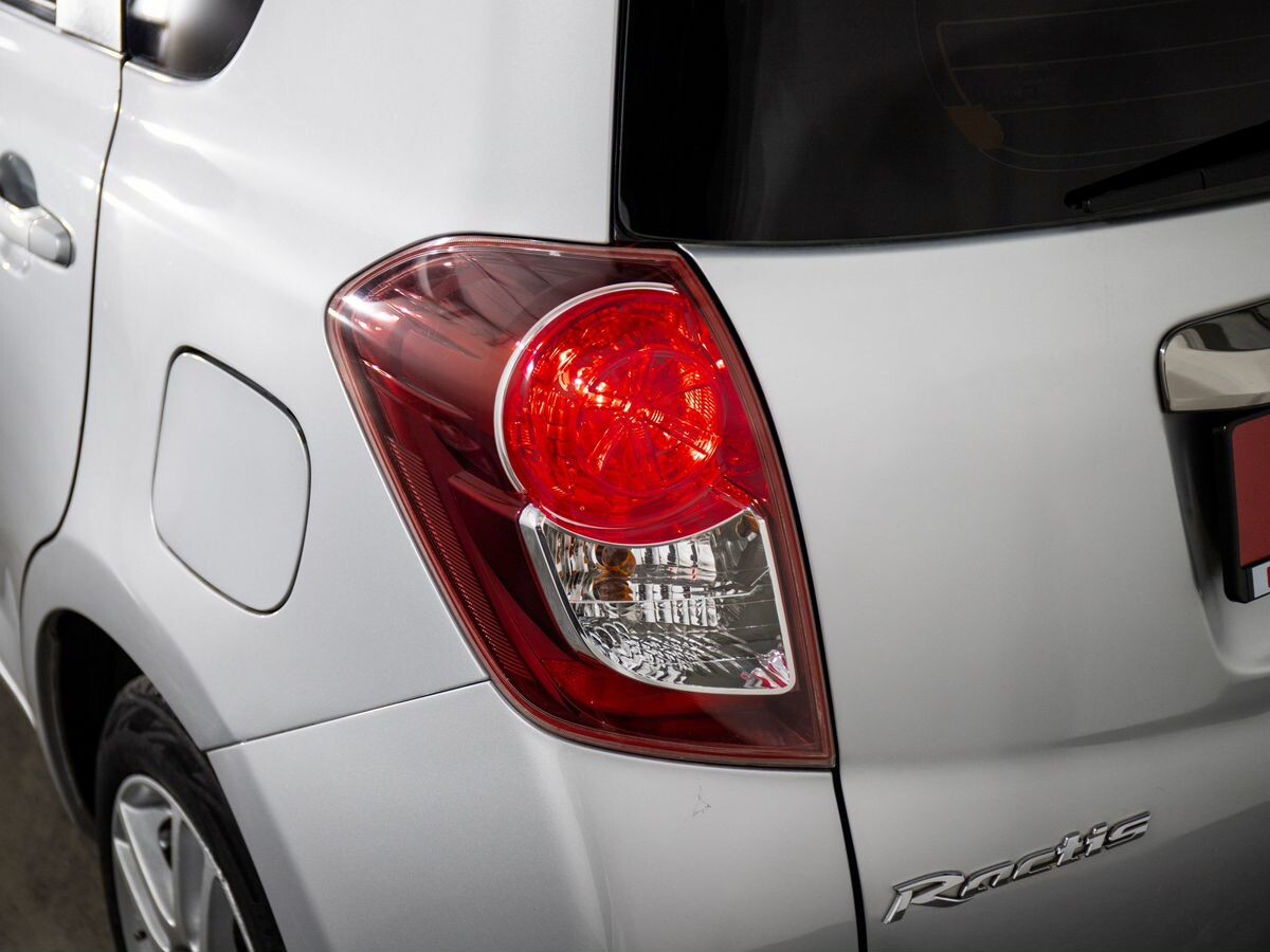 Toyota Ractis 2010 - фото автомобиля