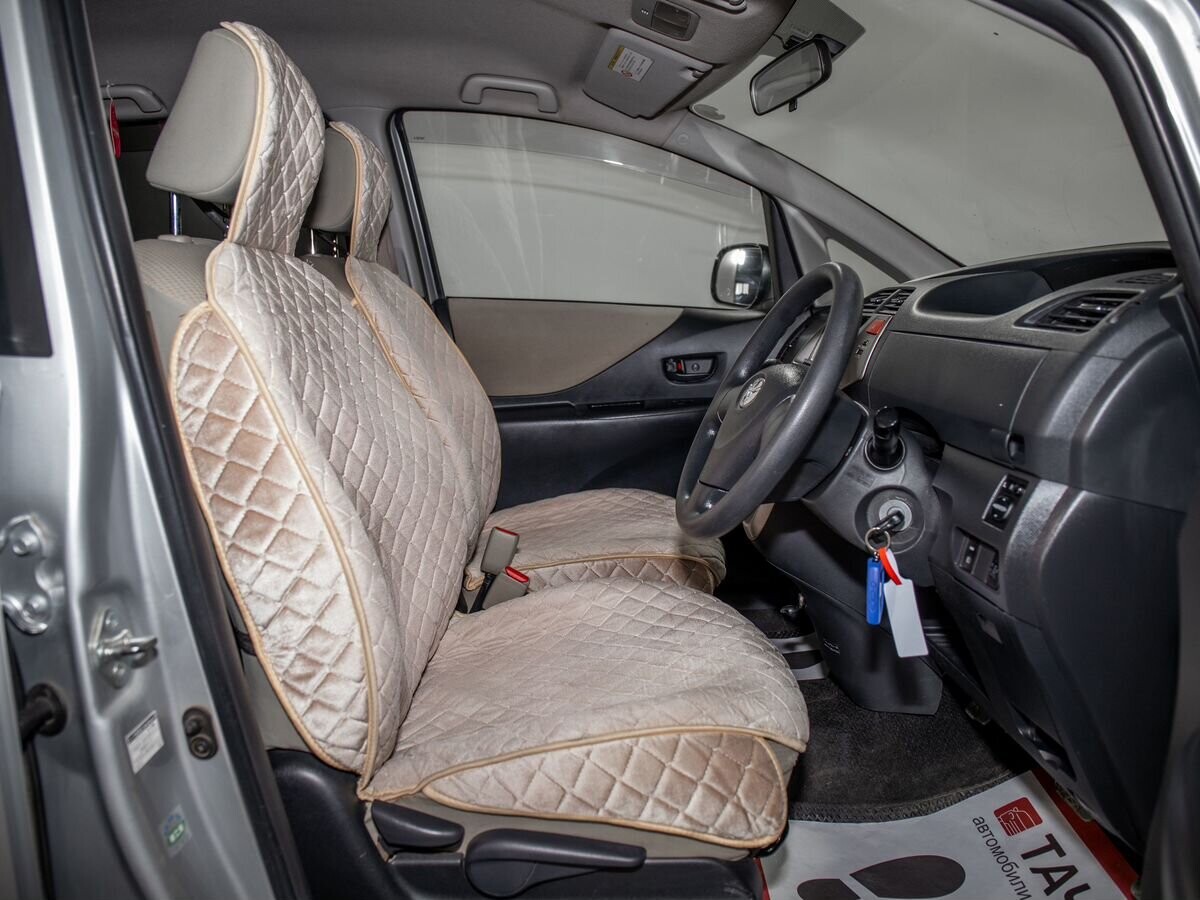 Toyota Ractis 2010 - фото автомобиля