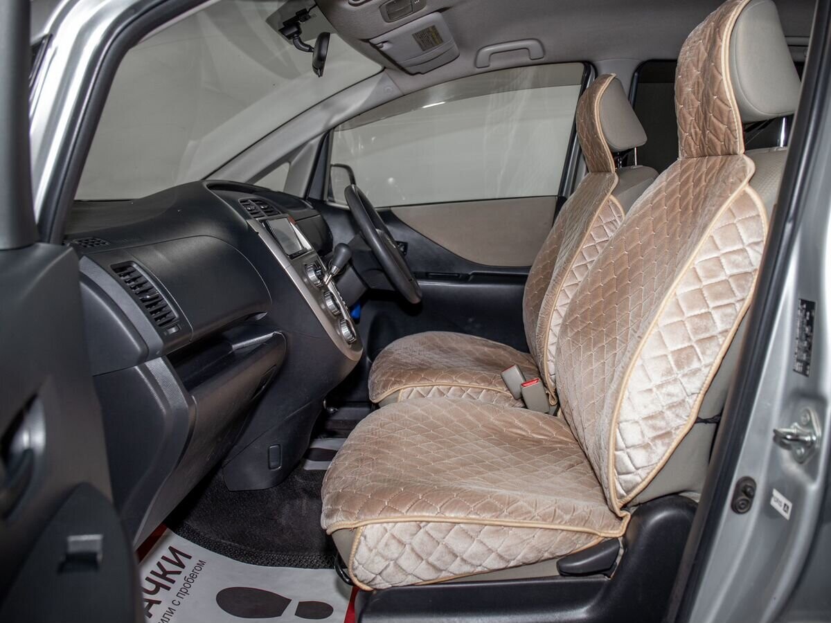 Toyota Ractis 2010 - фото автомобиля