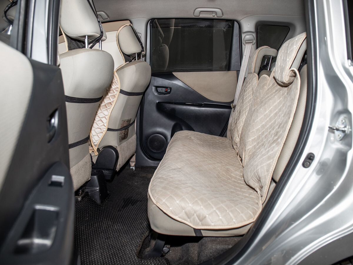 Toyota Ractis 2010 - фото автомобиля