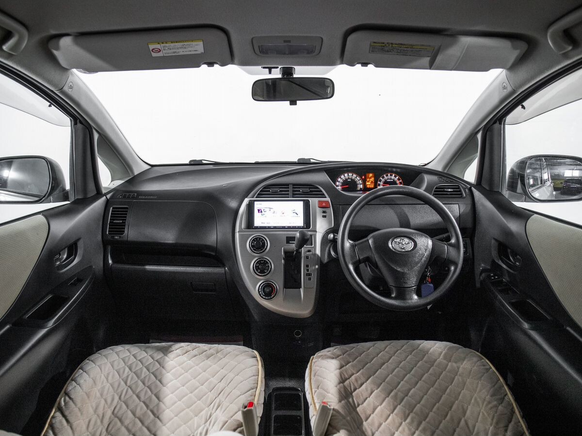 Toyota Ractis 2010 - фото автомобиля