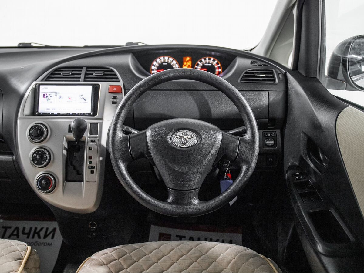 Toyota Ractis 2010 - фото автомобиля