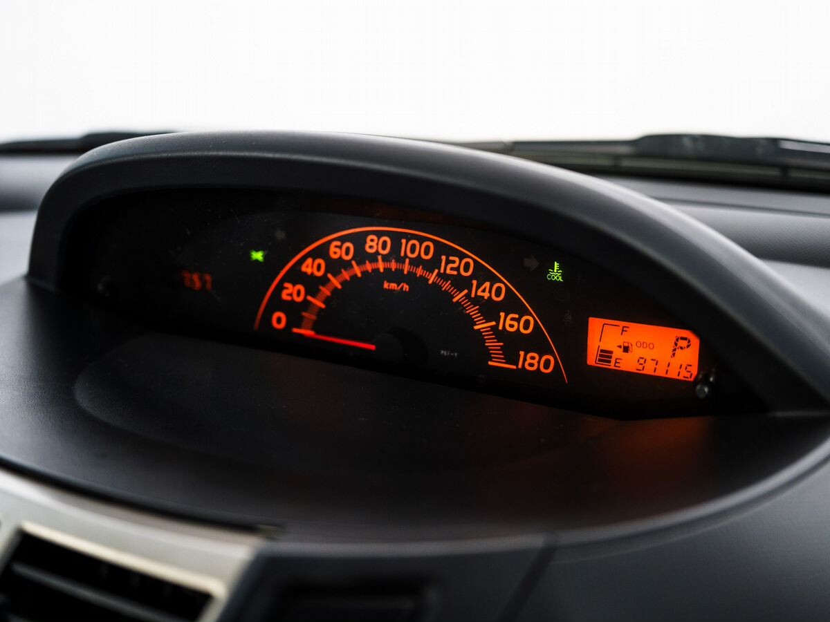 Toyota Vitz 2009 - фото автомобиля