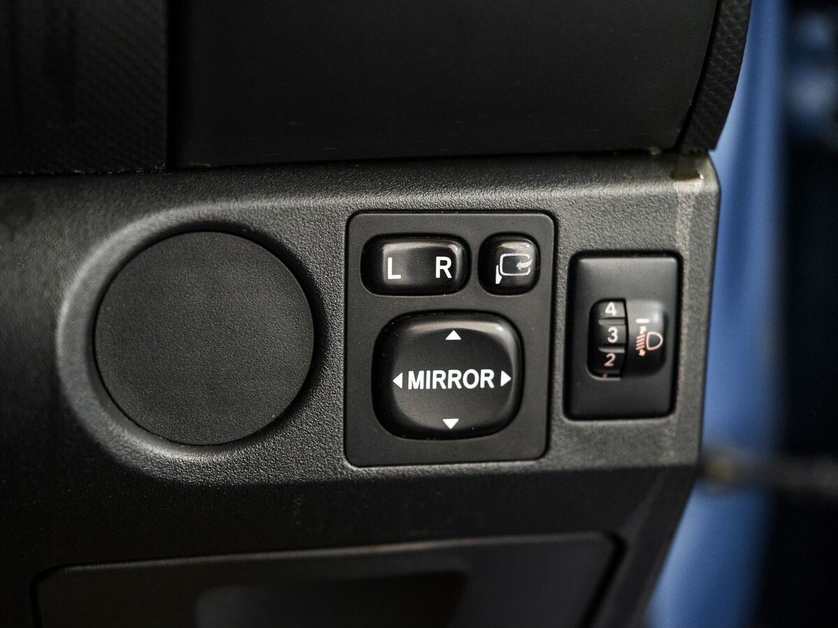 Toyota Vitz 2009 - фото автомобиля