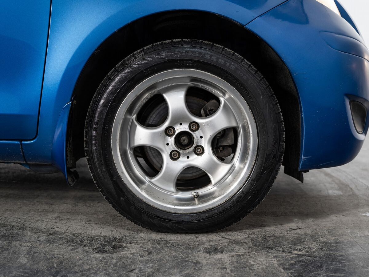 Toyota Vitz 2009 - фото автомобиля