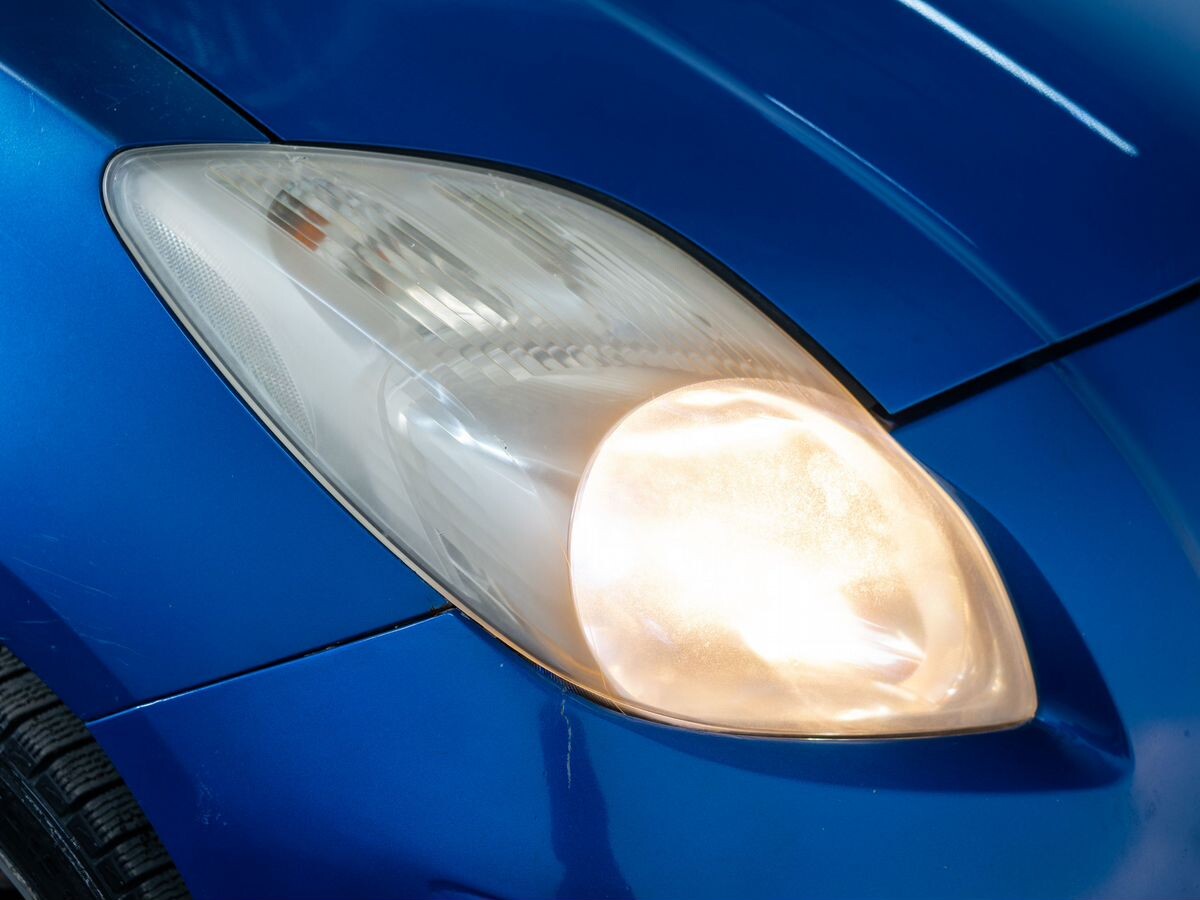 Toyota Vitz 2009 - фото автомобиля