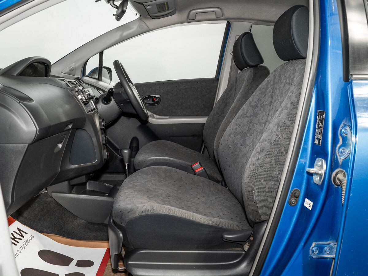 Toyota Vitz 2009 - фото автомобиля