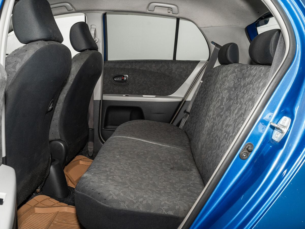 Toyota Vitz 2009 - фото автомобиля