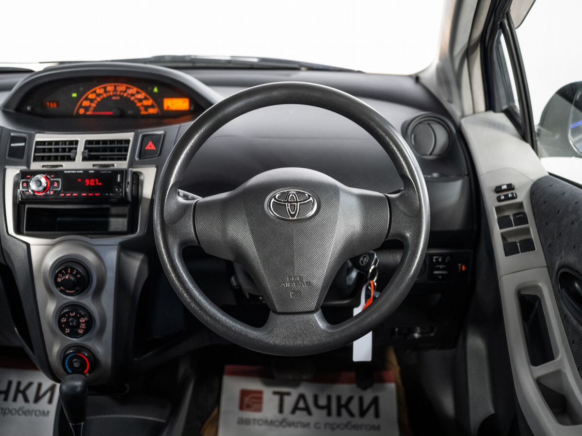 Toyota Vitz 2009 - фото автомобиля