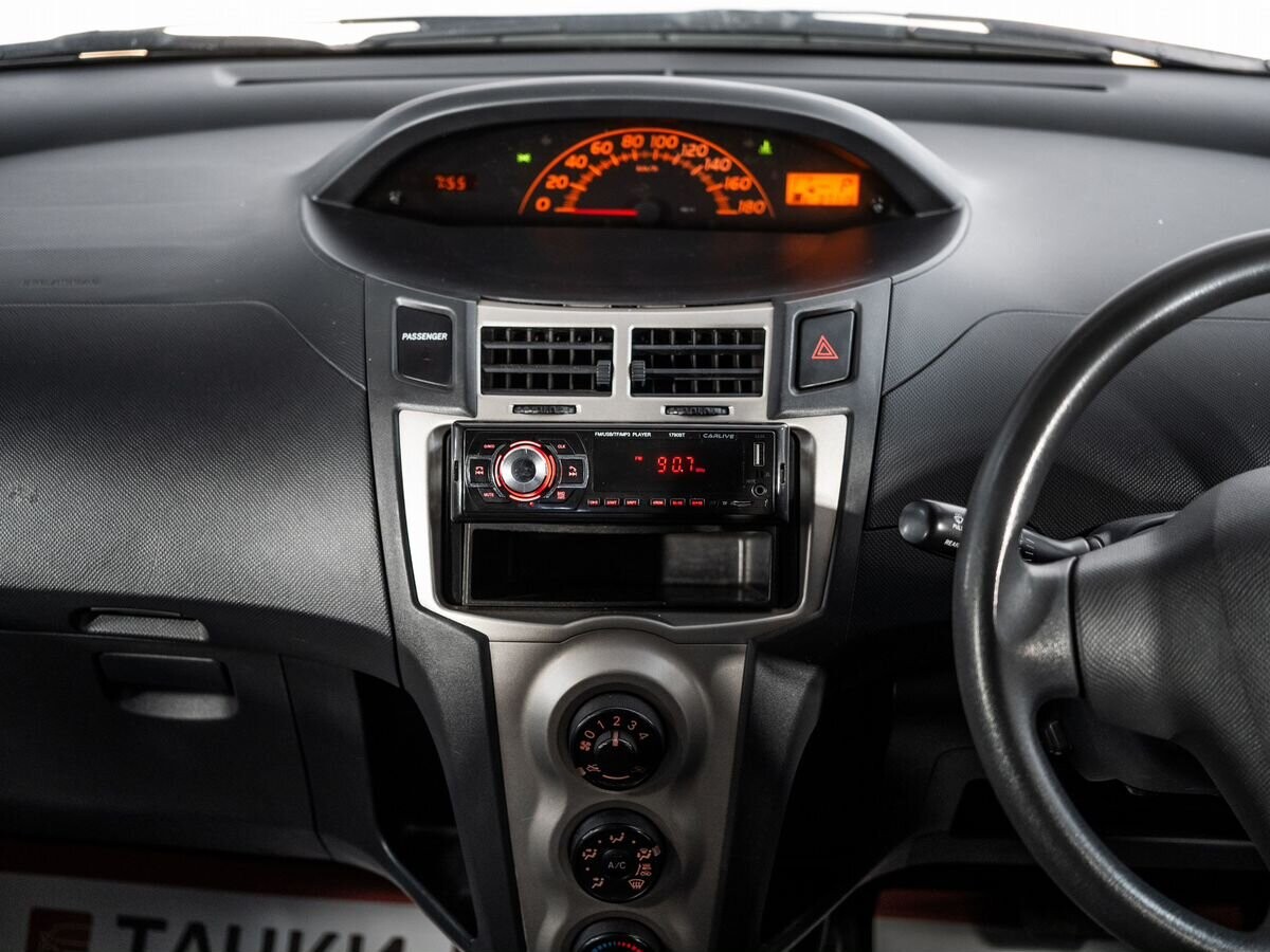 Toyota Vitz 2009 - фото автомобиля