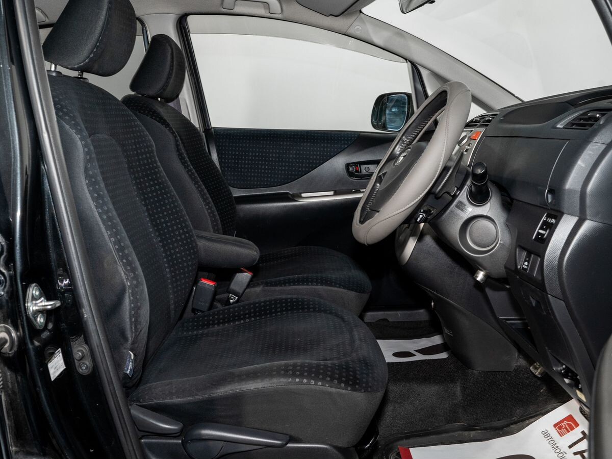 Toyota Ractis 2008 - фото автомобиля