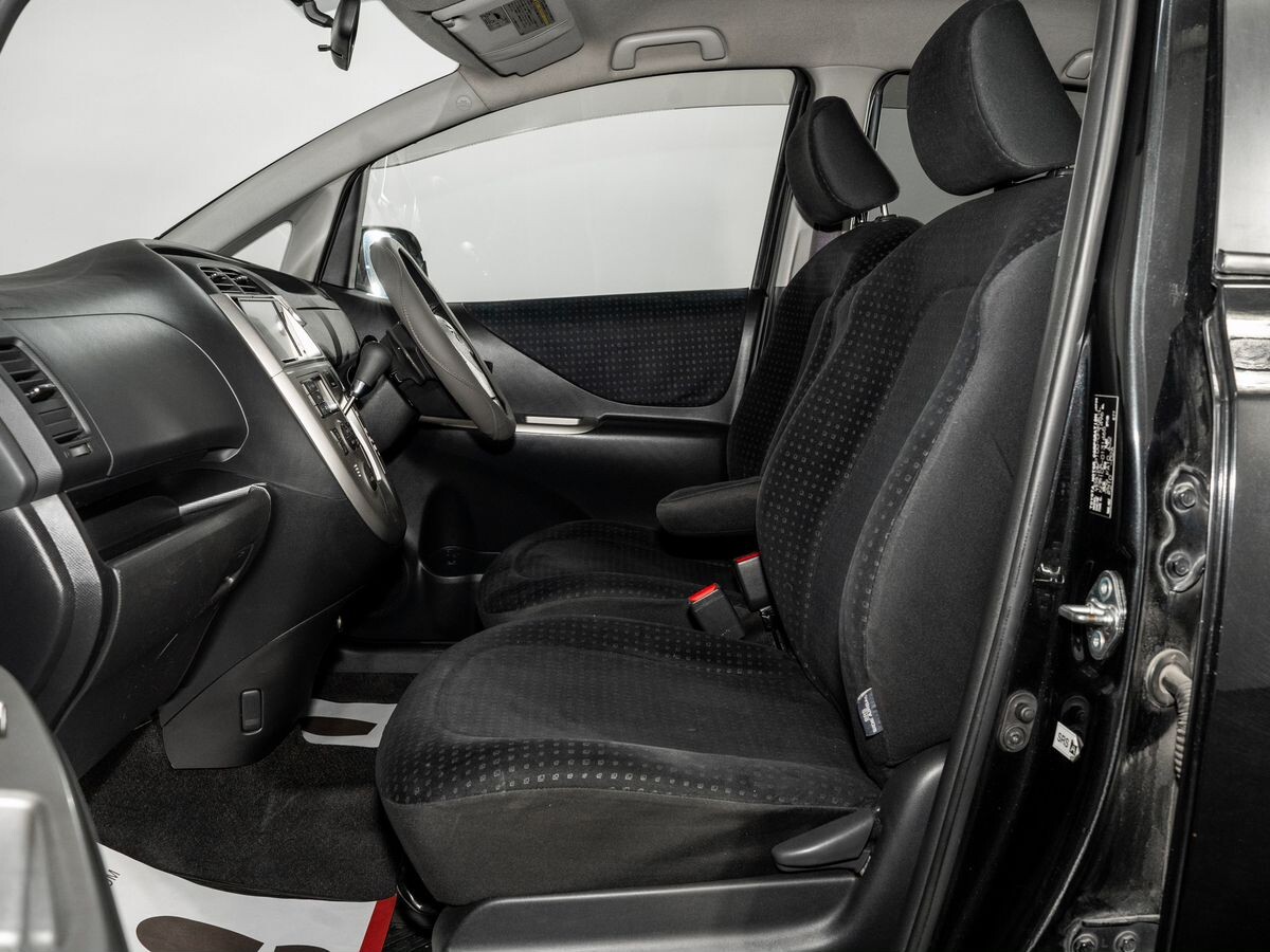 Toyota Ractis 2008 - фото автомобиля