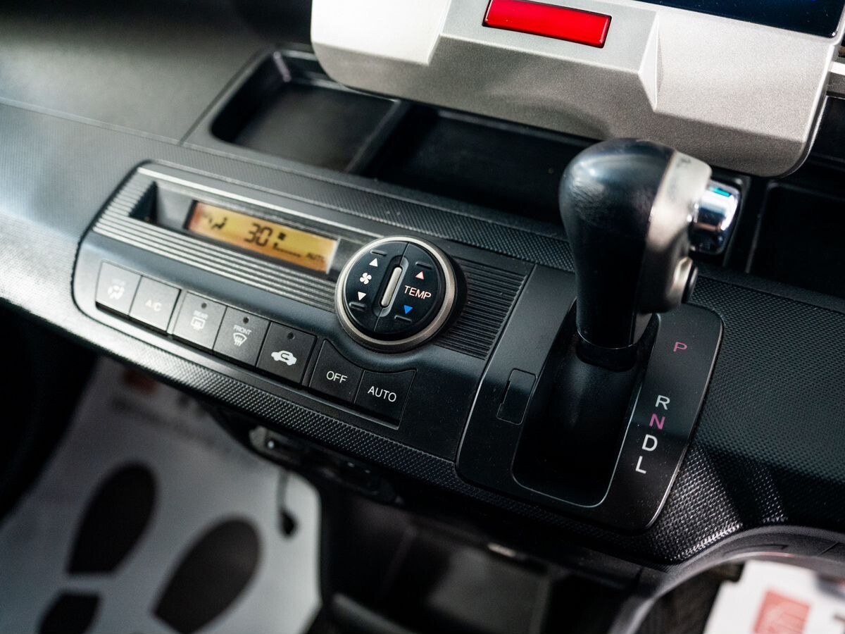 Honda Freed 2010 - фото автомобиля