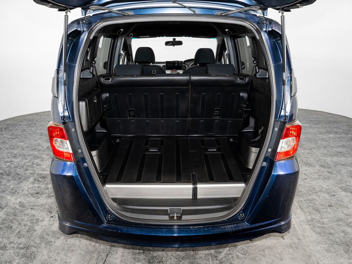 Honda Freed 2010 - фото автомобиля