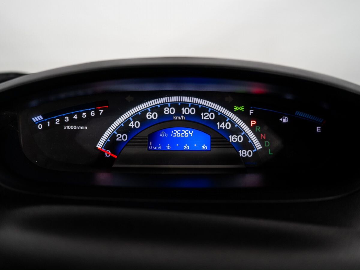 Honda Freed 2010 - фото автомобиля