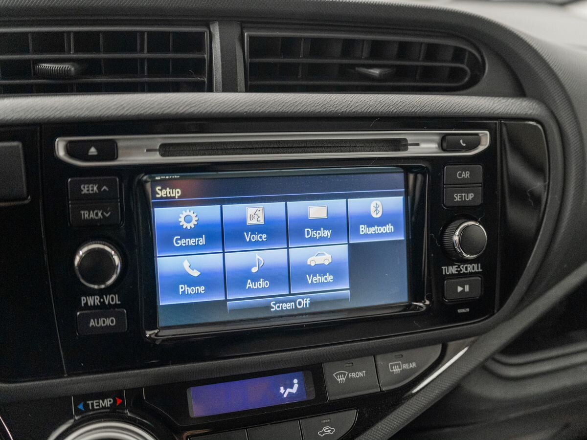 Toyota Prius c 2016 - фото автомобиля