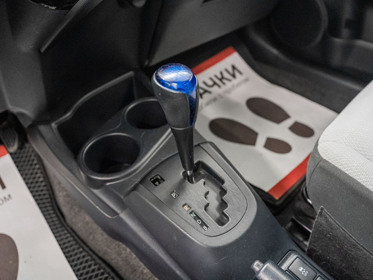 Toyota Prius c 2016 - фото автомобиля