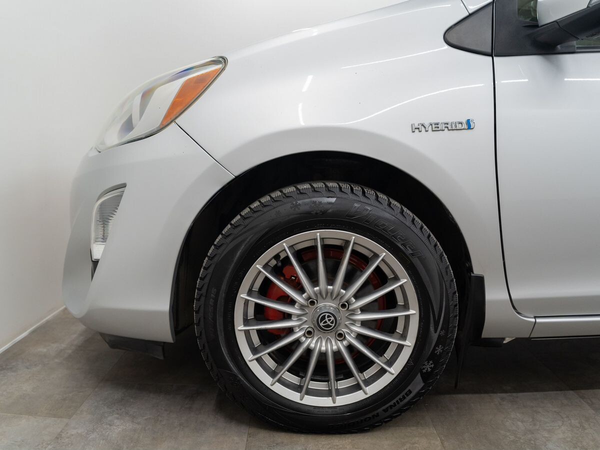 Toyota Prius c 2016 - фото автомобиля