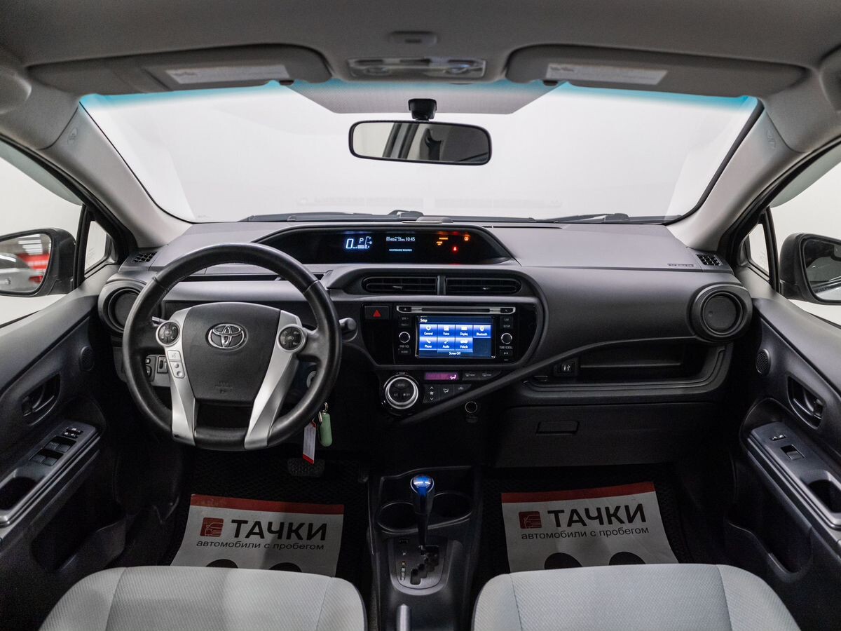 Toyota Prius c 2016 - фото автомобиля