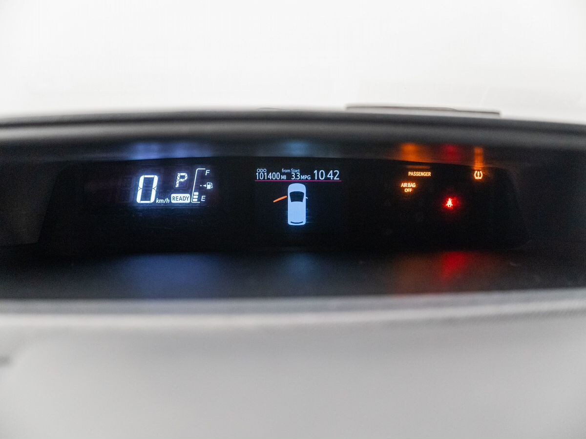 Toyota Prius c 2016 - фото автомобиля