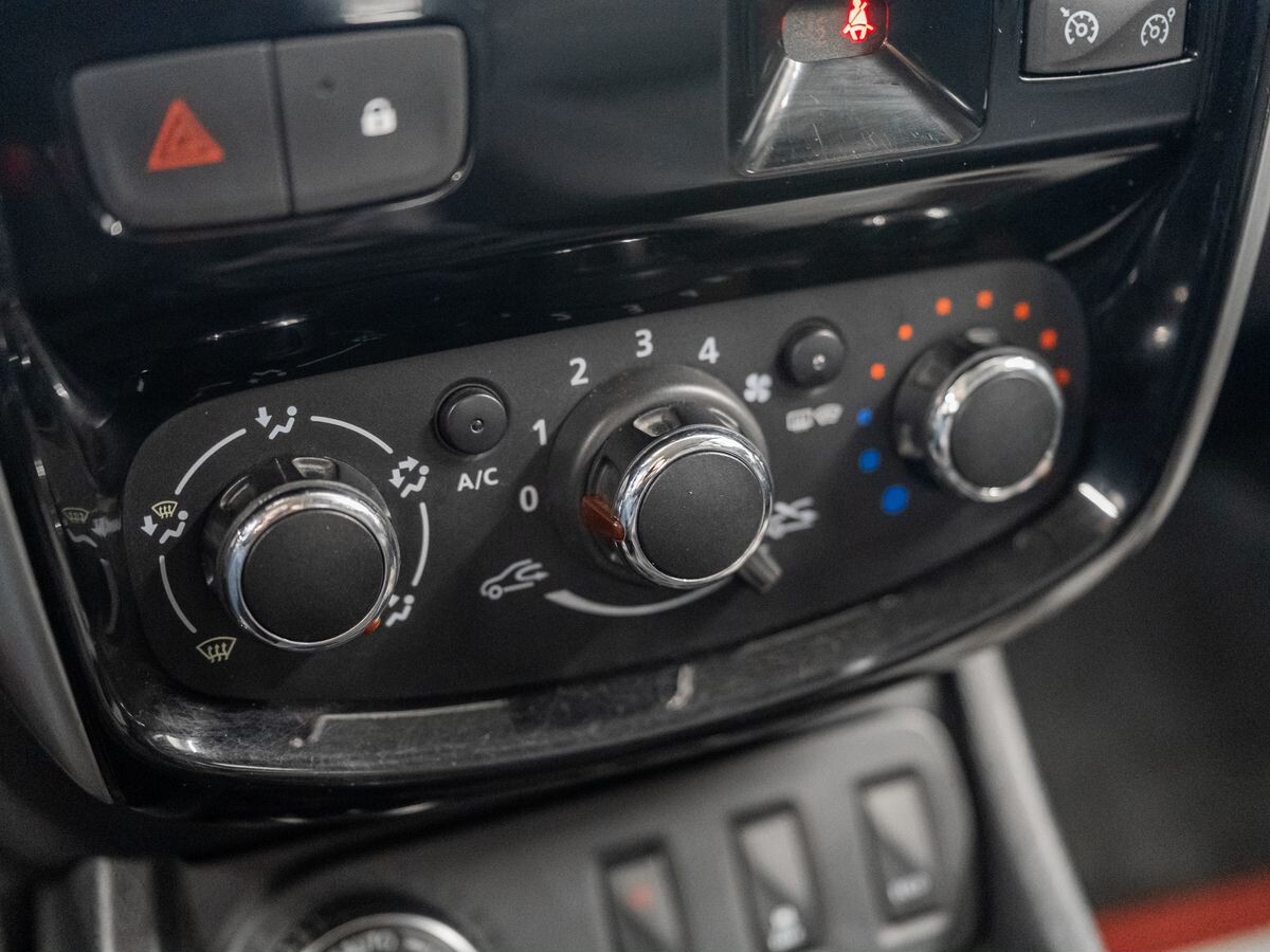 Nissan Terrano 2020 - фото автомобиля