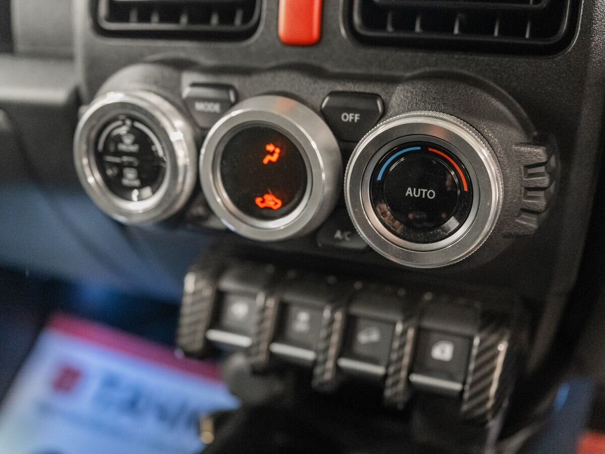 Suzuki Jimny 2018 - фото автомобиля