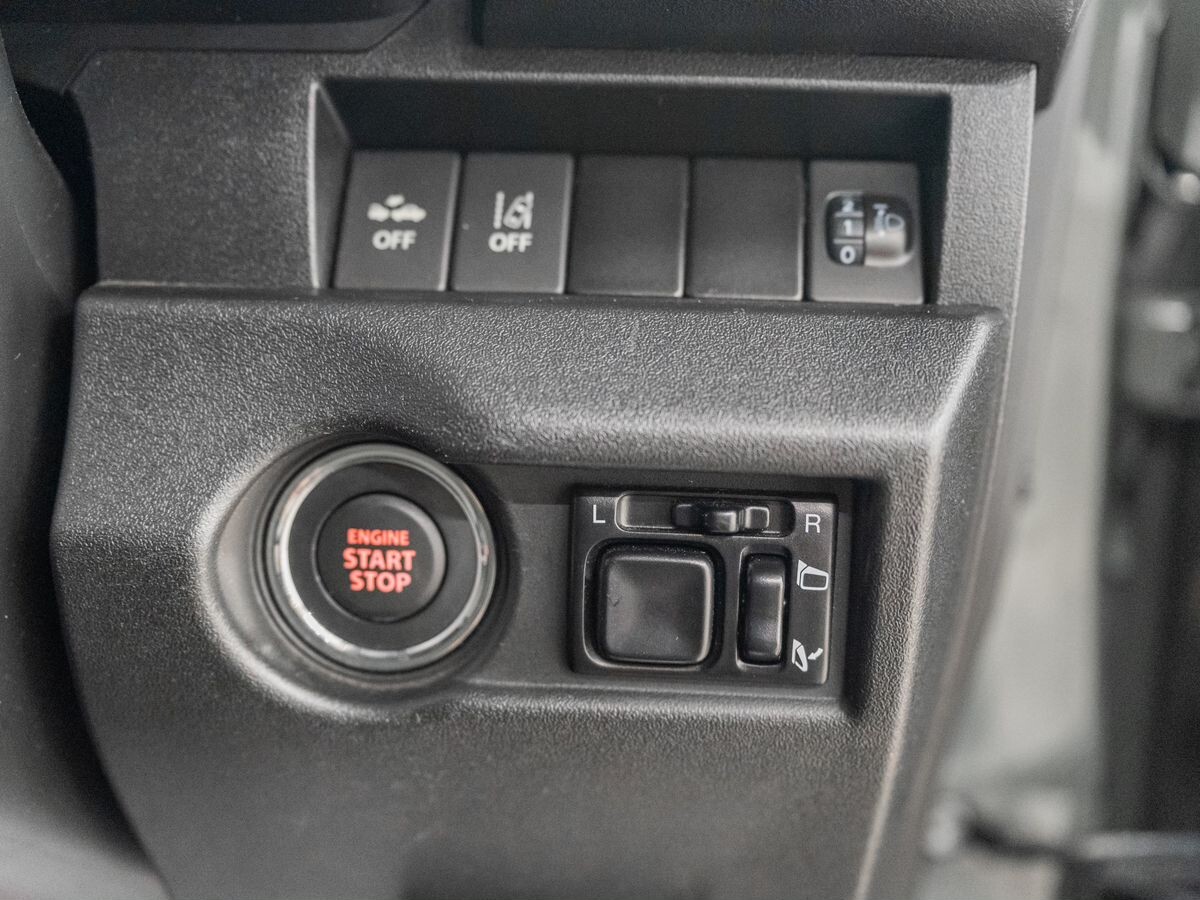 Suzuki Jimny 2018 - фото автомобиля