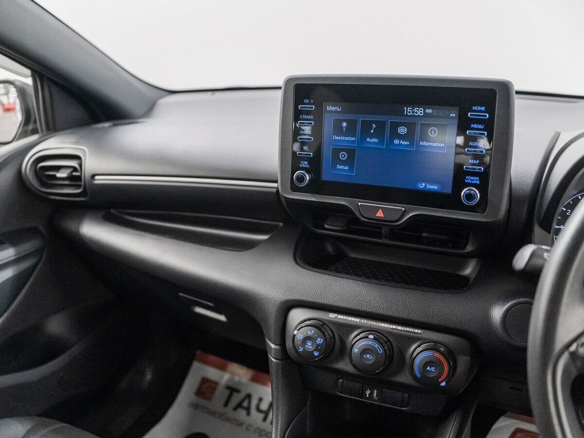 Toyota Yaris 2020 - фото автомобиля