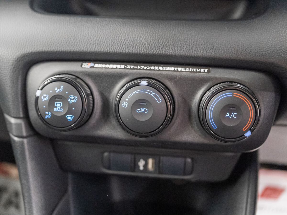 Toyota Yaris 2020 - фото автомобиля