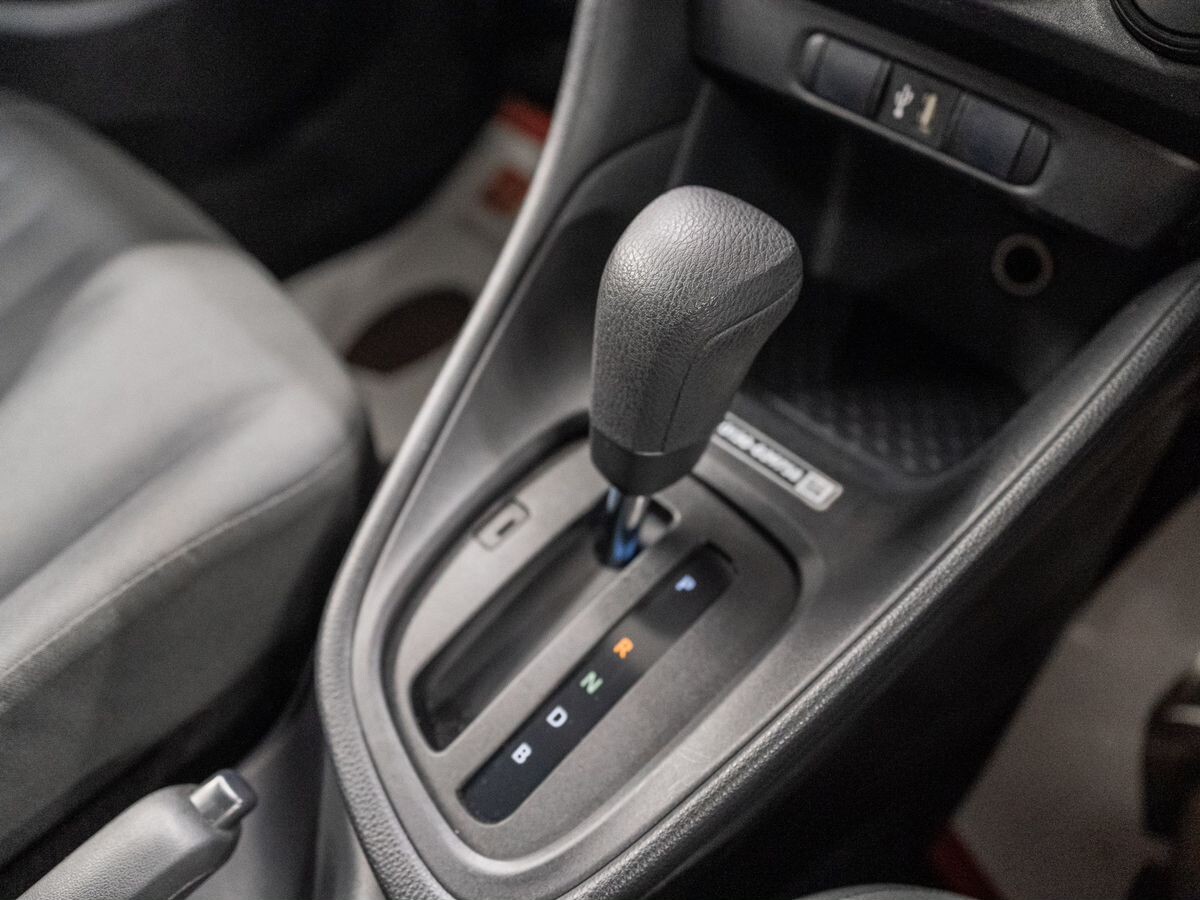 Toyota Yaris 2020 - фото автомобиля