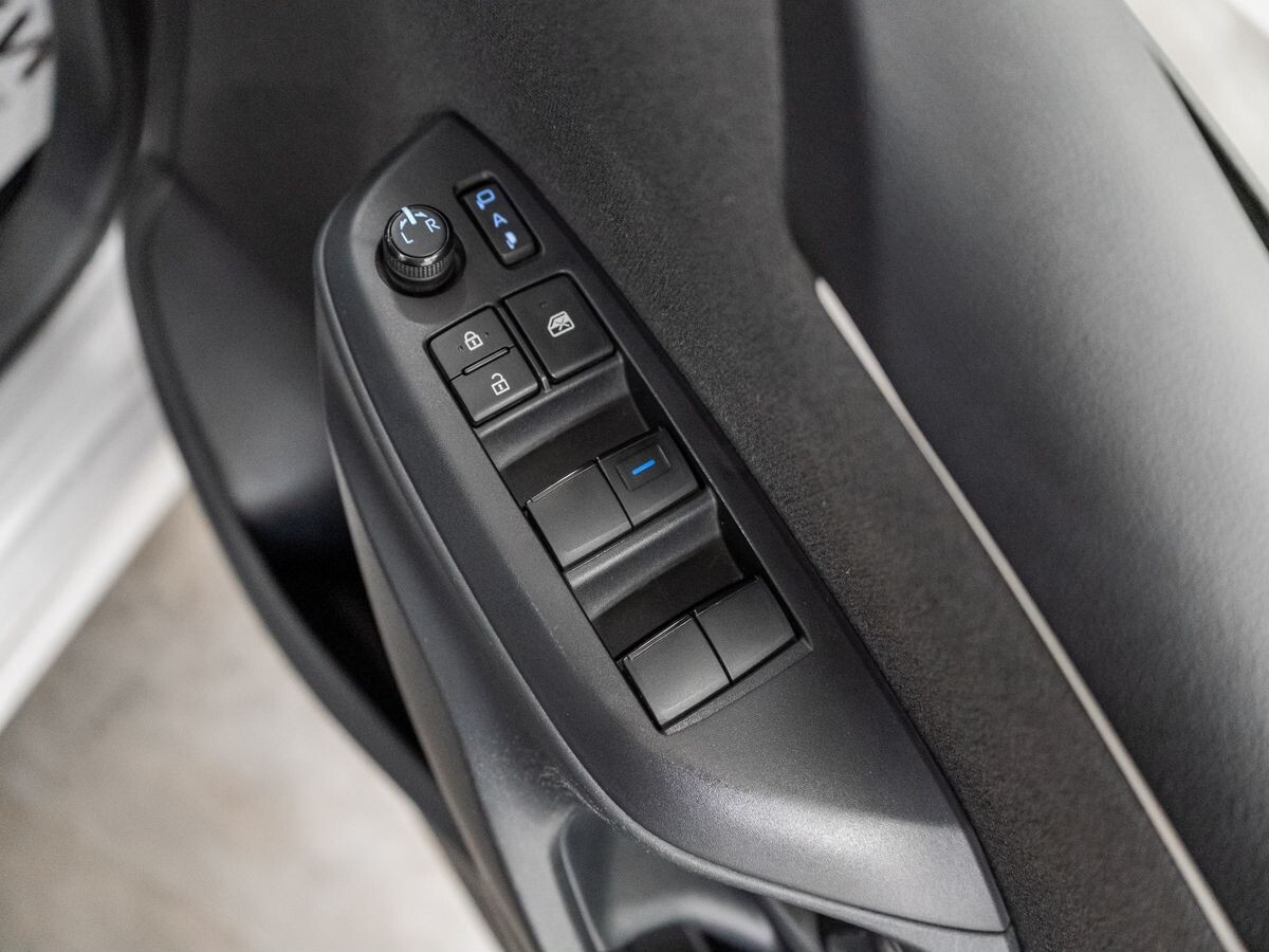 Toyota Yaris 2020 - фото автомобиля