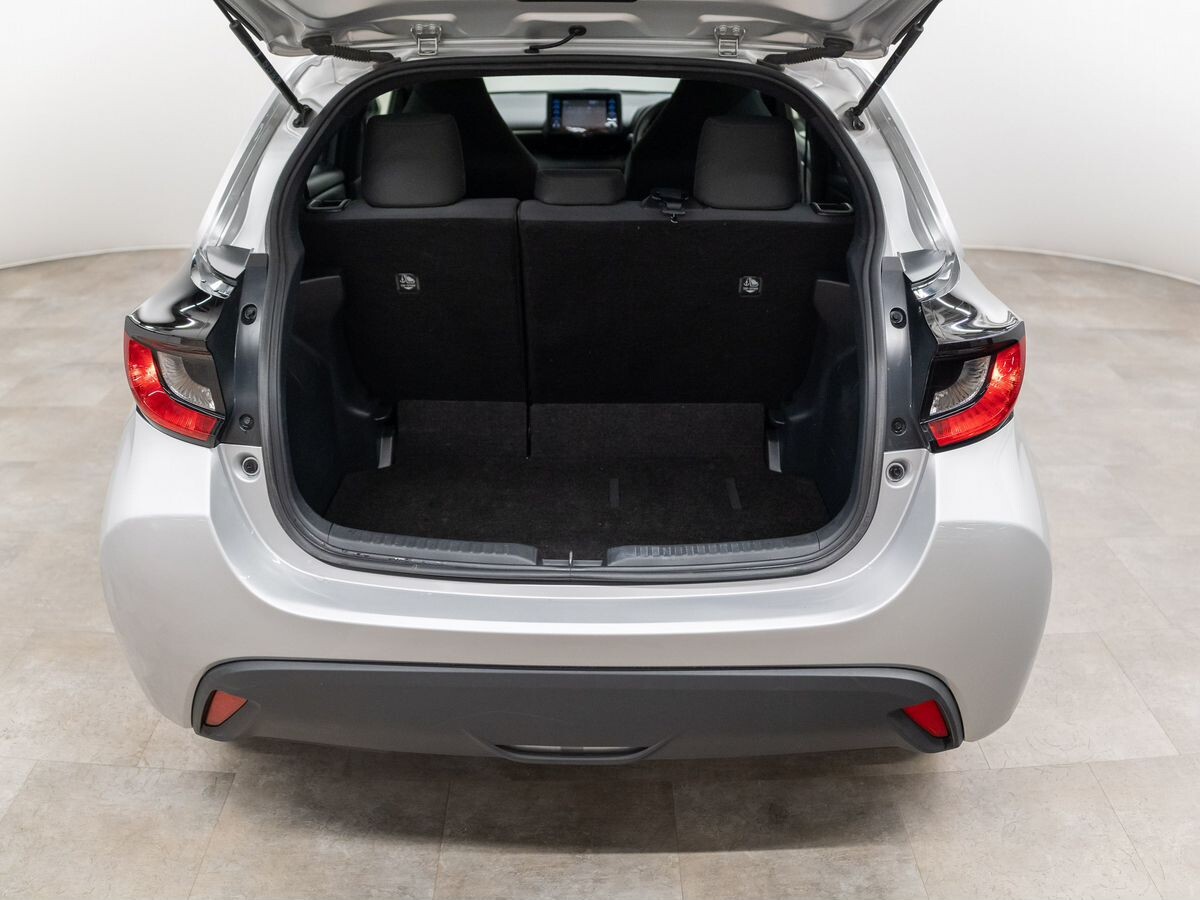 Toyota Yaris 2020 - фото автомобиля