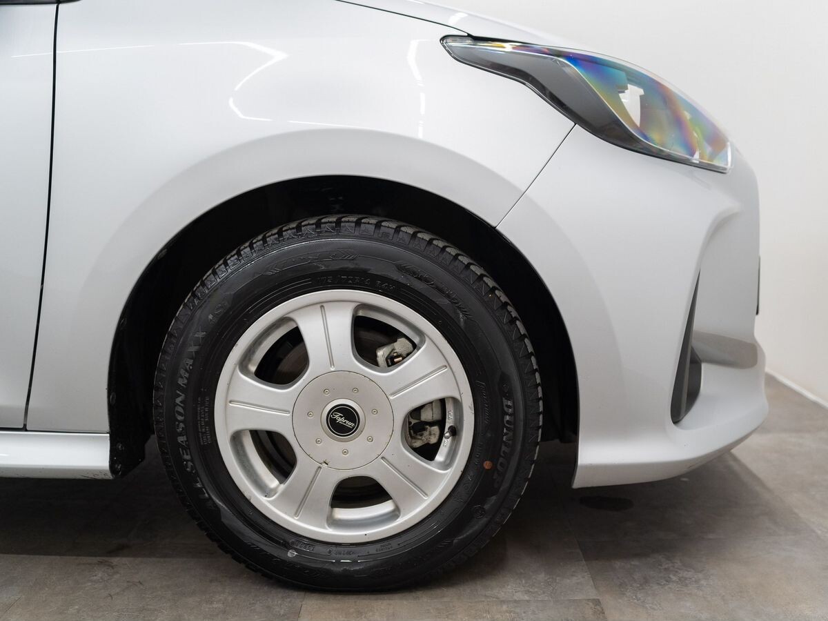 Toyota Yaris 2020 - фото автомобиля