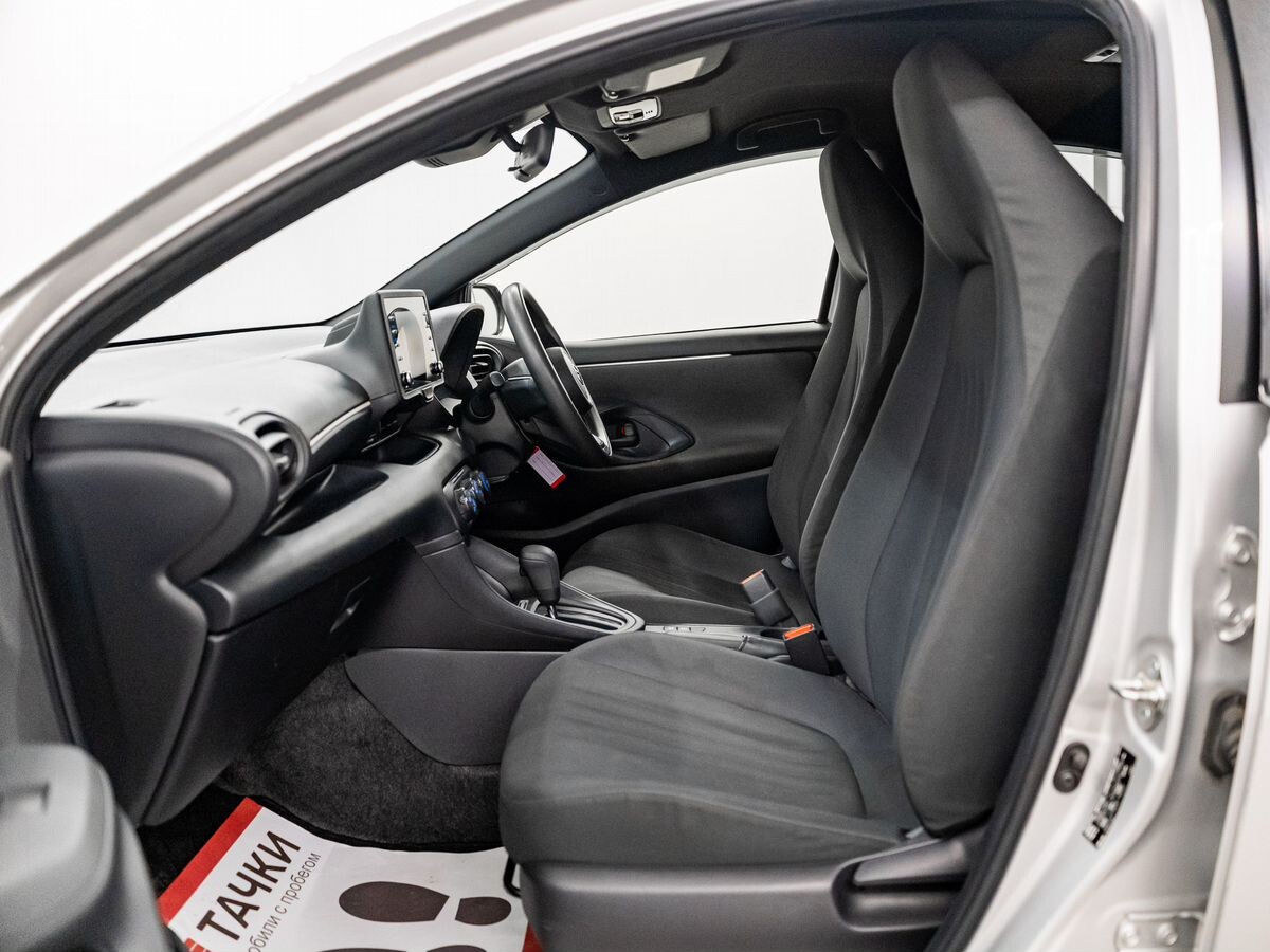 Toyota Yaris 2020 - фото автомобиля