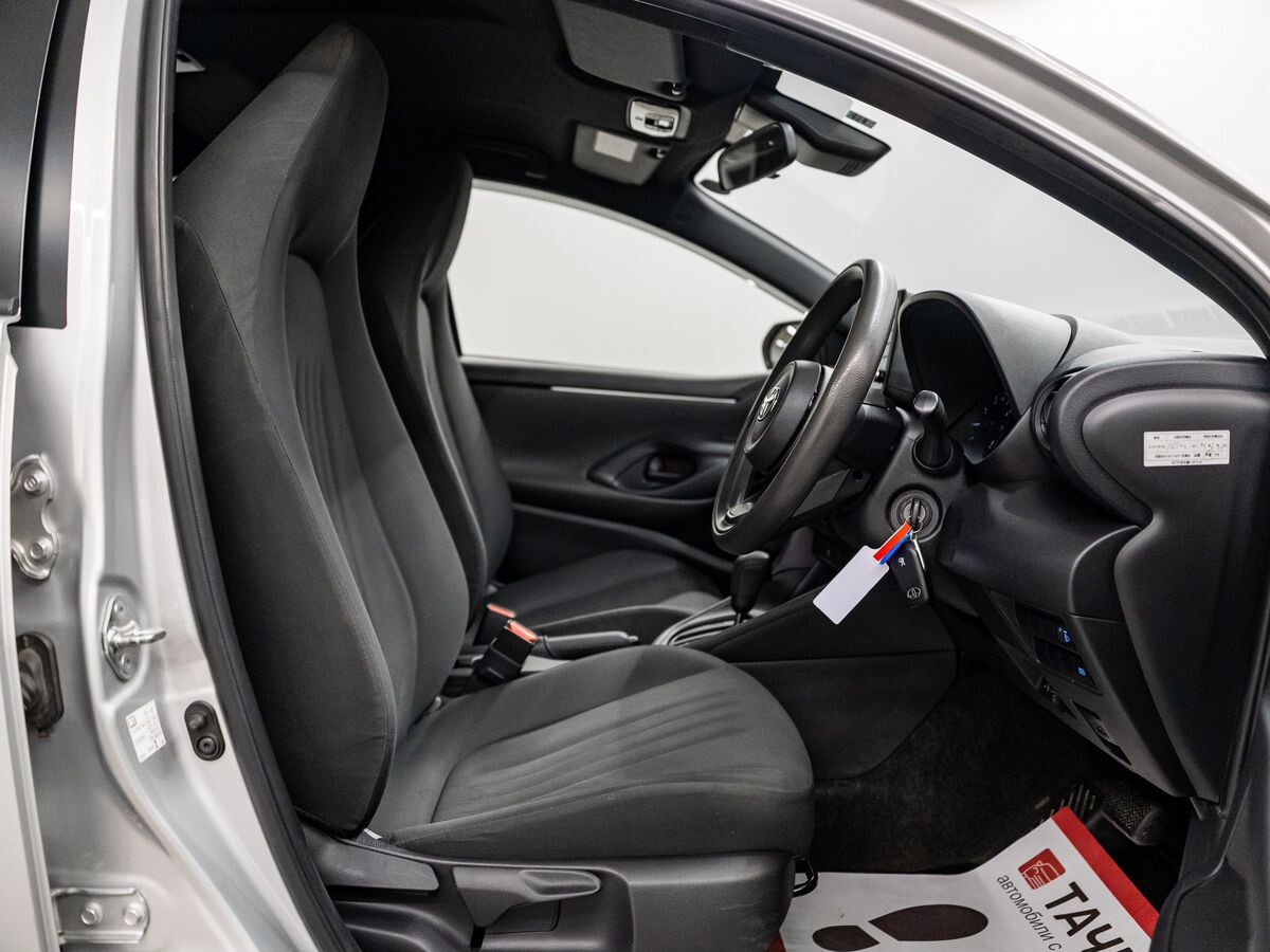 Toyota Yaris 2020 - фото автомобиля