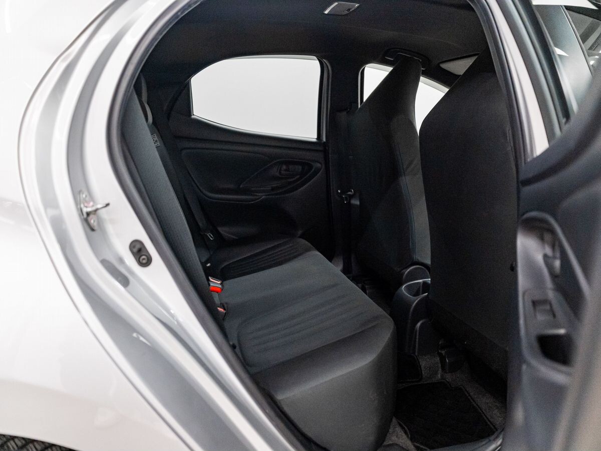 Toyota Yaris 2020 - фото автомобиля