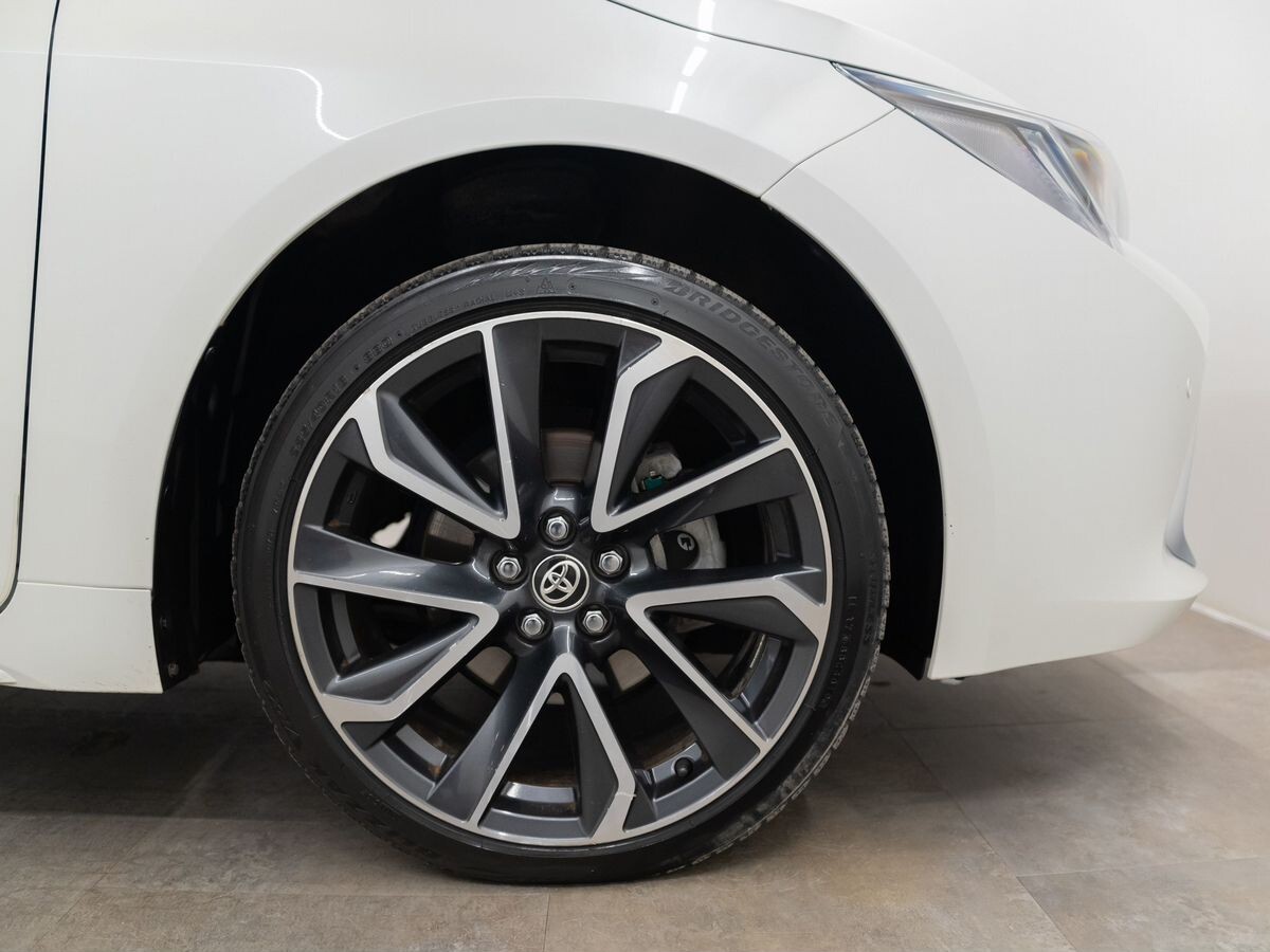 Toyota Corolla 2018 - фото автомобиля