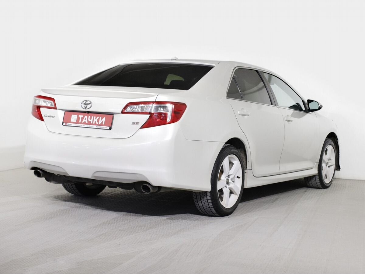 Toyota Camry 2012 - фото автомобиля