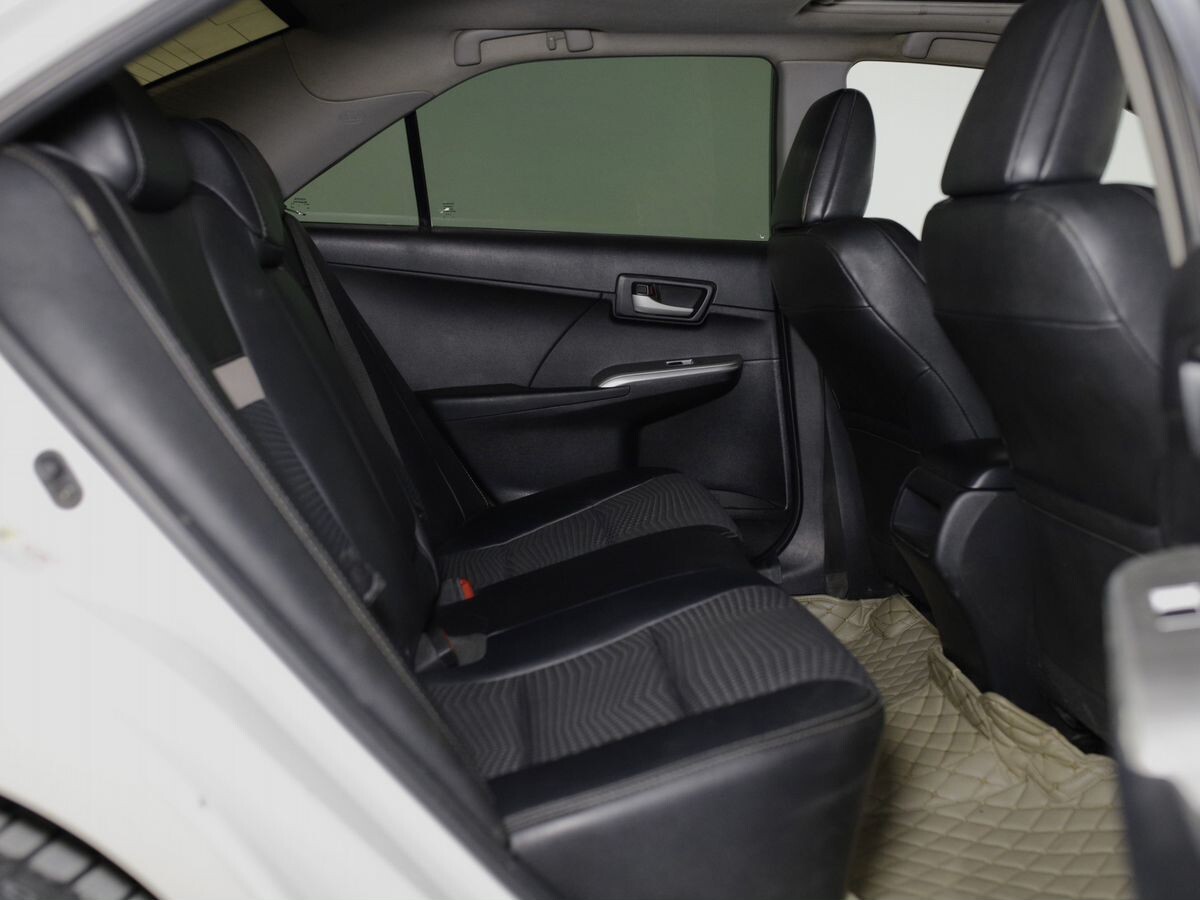 Toyota Camry 2012 - фото автомобиля