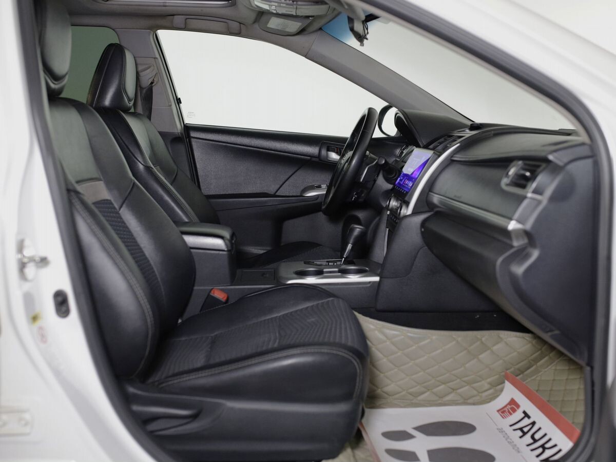 Toyota Camry 2012 - фото автомобиля