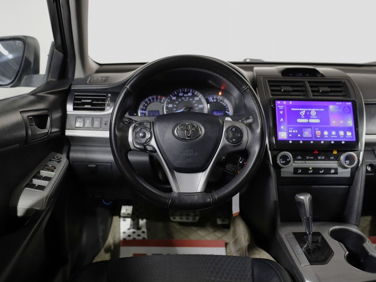 Toyota Camry 2012 - фото автомобиля