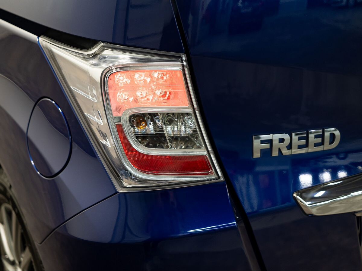 Honda Freed 2011 - фото автомобиля