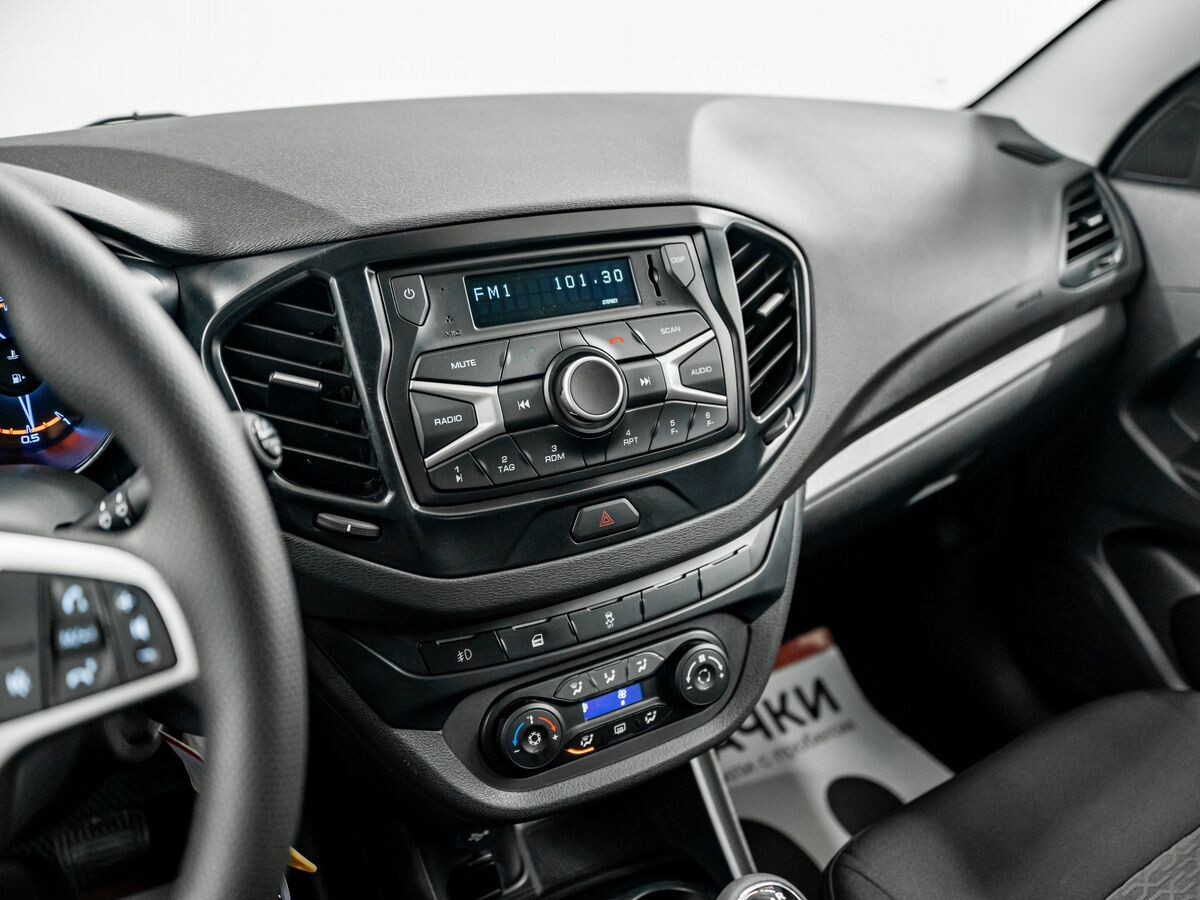 Lada (ВАЗ) Vesta 2019 - фото автомобиля